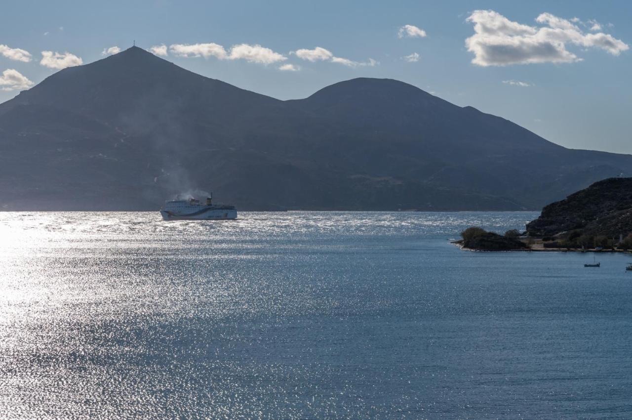 Il Porto Di Milos Adamantas  Bagian luar foto