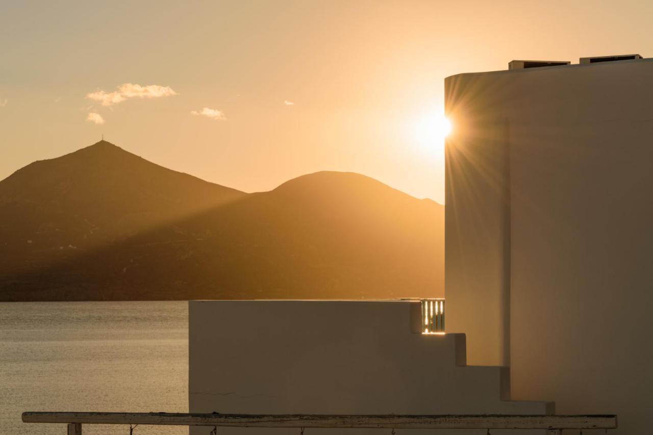 Il Porto Di Milos Adamantas  Bagian luar foto