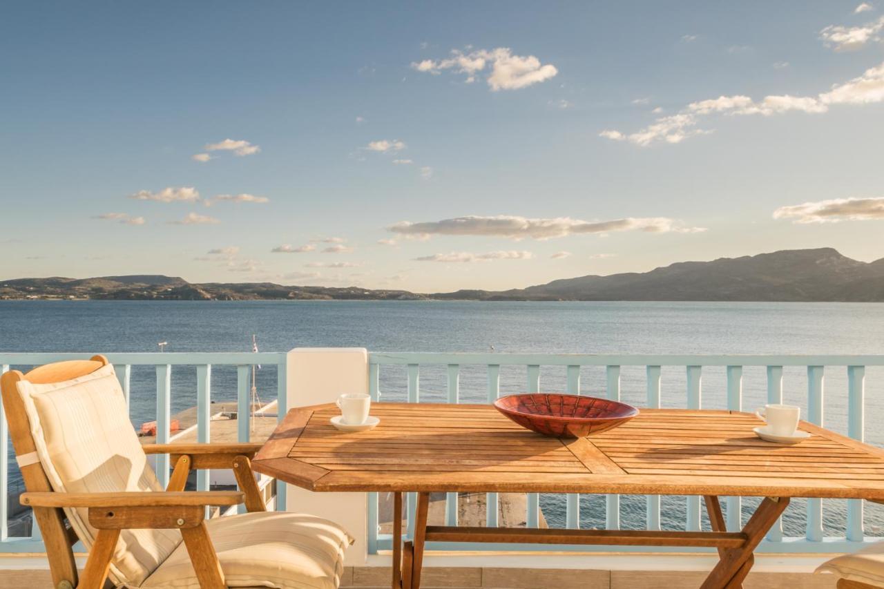 Il Porto Di Milos Adamantas  Bagian luar foto